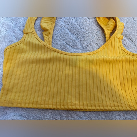 Pretty Little Thing Yellow 💛 Ruffled Cropped Top - Picture 3 of 6